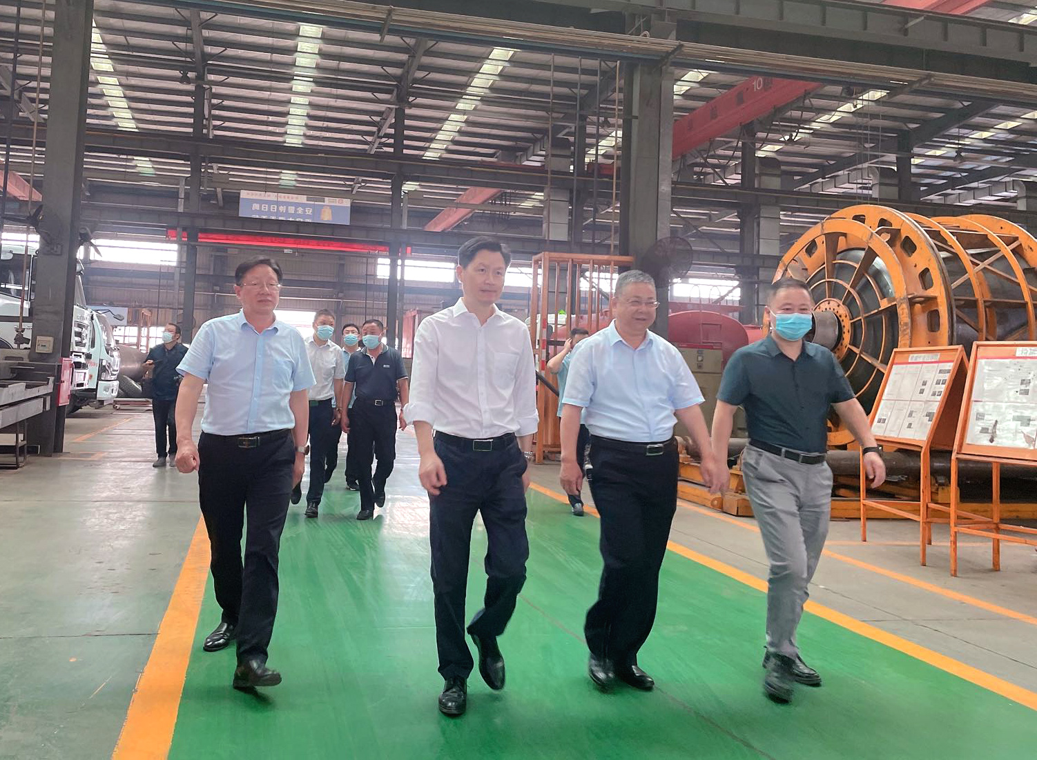 市委常委、常務(wù)副市長(zhǎng)甘國(guó)棟一行蒞臨楚勝汽車集團(tuán)調(diào)研