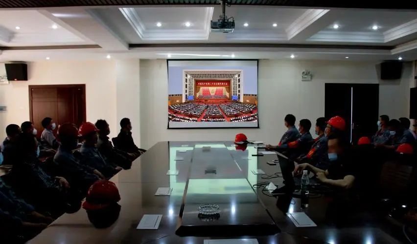 學(xué)習(xí)二十大、永遠(yuǎn)跟黨走、奮進(jìn)新征程！楚勝集團(tuán)組織全體